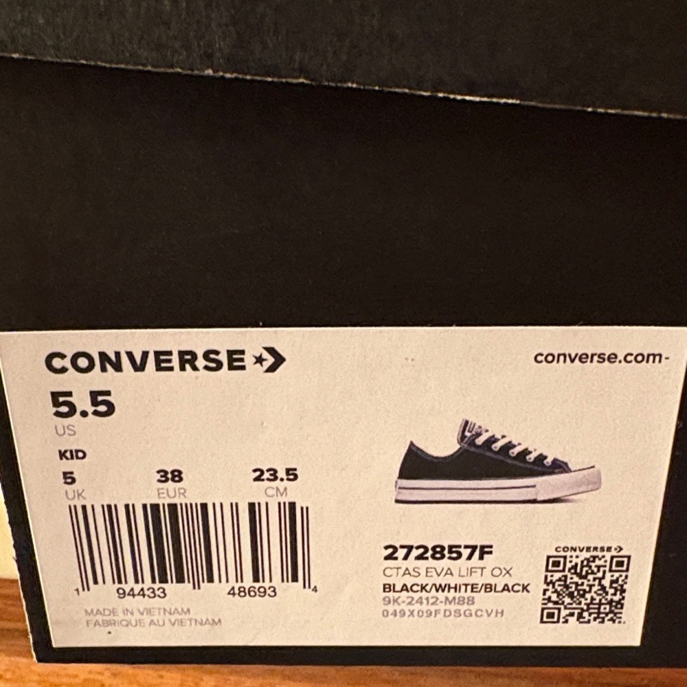 New Converse All Star Boy’s Black and White Canvas Sneakers Size 5.5 - Picture 2 of 5